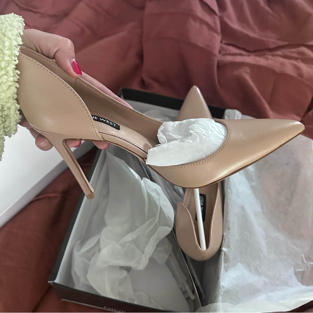 Nine West Women's Tan Pointed Flats